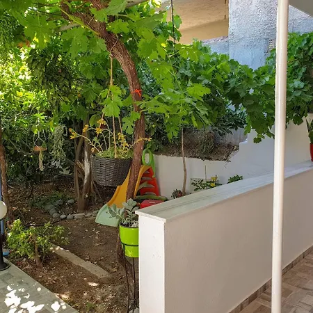 Vakantiehuis Maria's House, With Garden